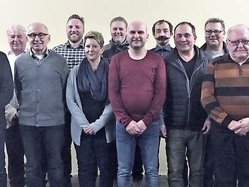 Der gew&auml;hlte Vorstand des Gefl&uuml;gelzuchtvereins Marktzeuln mit dem Vorsitzenden Markus Schreiber (Mitte) und B&uuml;rgermeister Gregor Friedlein-Zech (Zweiter v.&nbsp;l.) Foto: Wolfgang Grebner