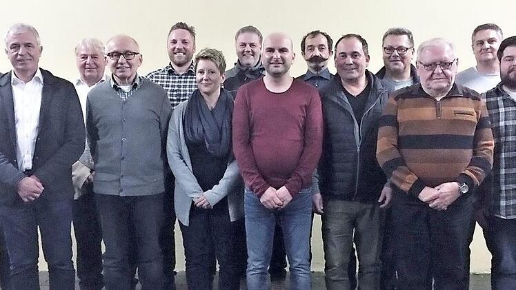 Der gew&auml;hlte Vorstand des Gefl&uuml;gelzuchtvereins Marktzeuln mit dem Vorsitzenden Markus Schreiber (Mitte) und B&uuml;rgermeister Gregor Friedlein-Zech (Zweiter v.&nbsp;l.) Foto: Wolfgang Grebner