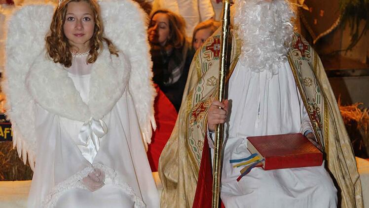 Bischof Nikolaus und das Christkind Foto: Franz Galster