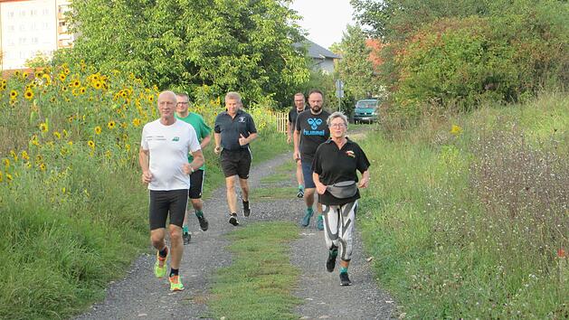 Einmal Pfaffenhausen und zur&uuml;ck - das ergibt  f&uuml;r jeden L&auml;ufer f&uuml;nf Kilometer. Je mehr Leute teilnehmen, desto mehr Gewinne gibt es f&uuml;r die Feuerwehr, der die Kilometer zugeschrieben werden. Welche das ist, kann sich der L&auml;ufer selbst aussuchen.