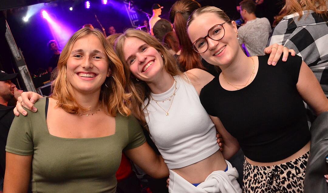 Party mit der Band "CAVELAND"