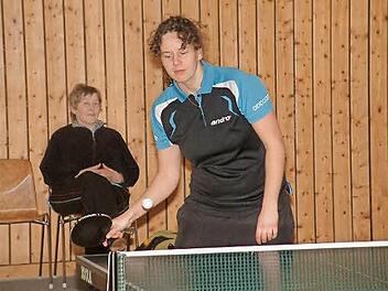 Zum Meisterteam der TS Kronach gehört Manuela Heim, die bislang alle 16 Begegnungen bestritten hat. Beim 8:3-Sieg gegen die SG Neuses behielt sie in ihren beiden Einzeln jeweils im Entscheidungssatz die Oberhand. Foto: Hans Franz
