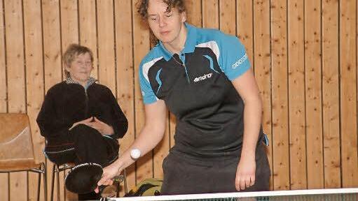 Zum Meisterteam der TS Kronach gehört Manuela Heim, die bislang alle 16 Begegnungen bestritten hat. Beim 8:3-Sieg gegen die SG Neuses behielt sie in ihren beiden Einzeln jeweils im Entscheidungssatz die Oberhand. Foto: Hans Franz