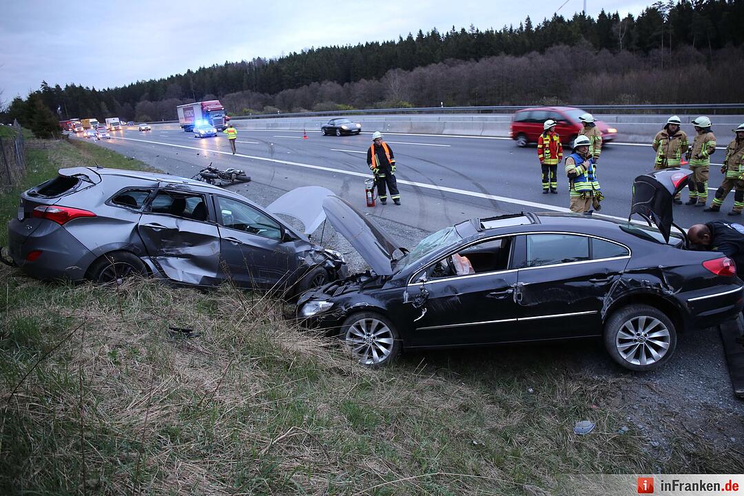 A9: 35-Jähriger verliert Kontrolle über sein Auto und kollidiert mit Anhängergespann