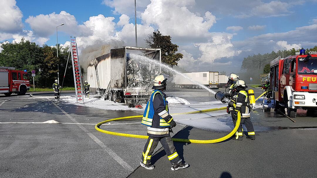 Schwabach: Lkw brannte auf A6