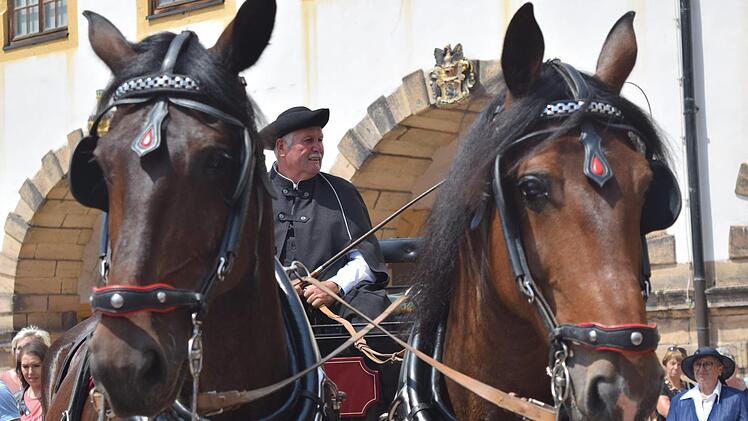 Eine Kutsche stand f&uuml;r das Brautpaar bereitDaniela Pondelicek