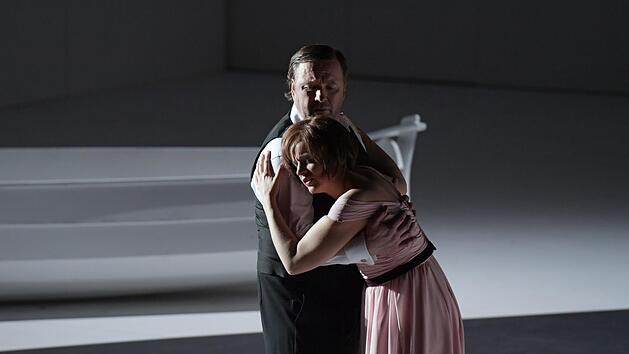 Vincent Wolfsteiner und Rachel Nicholls als Tristan und Isolde Foto: Barbara Aum&uuml;ller