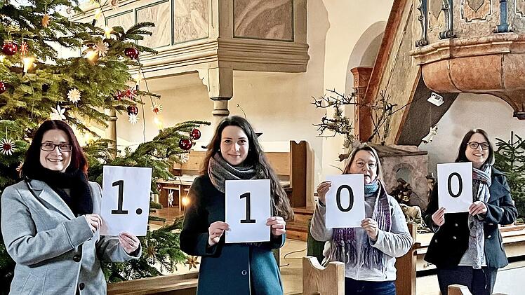 Freude über den guten Erlös (v. l.): Tanja Nickol, Lara Distler, Cornelia Meyer und Inge Wunder