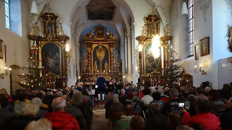 Voll besetzt war die Klosterkirche auf dem Kreuzberg anlässlich des Konzerts  des Musikvereins Hohenroth. Foto: Marion Eckert