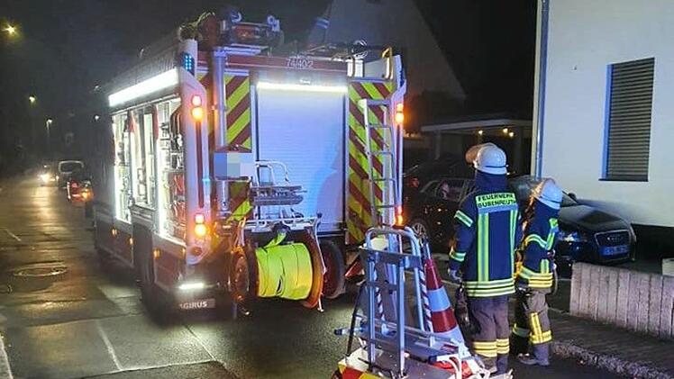 Gruppenübung der Freiwilligen Feuerwehr Bubenreuth: Einsatz mit der Gelenkdrehleiter