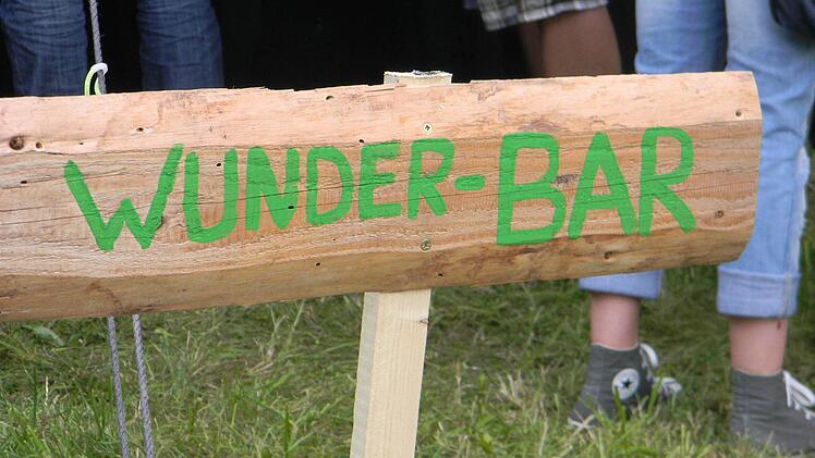 Wunderbarer Wegweiser: Wo geht es zur Bar? Da geht es zur Wunder-Bar!