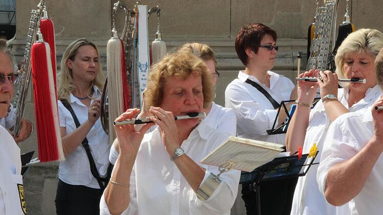 Impressionen vom Großkonzert auf dem Coburger Albertsplatz.Foto: Jochen Berger