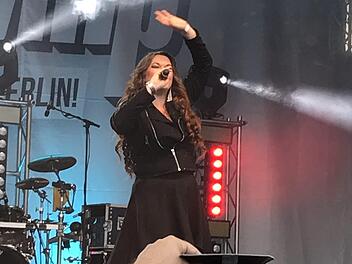 Beim "Schlager-Olymp" sang Angela Henn im Sommer vor rund 20000 Fans in Berlin.privat