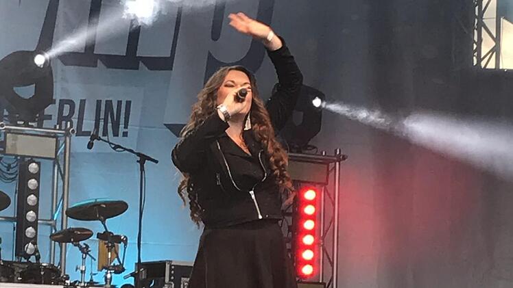 Beim "Schlager-Olymp" sang Angela Henn im Sommer vor rund 20000 Fans in Berlin.privat