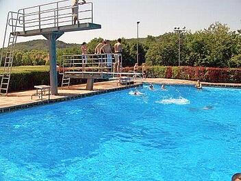 Auch das Thurnauer Freibad ist in die Jahre gekommen. Foto: Archiv