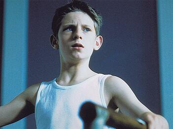 Billy Elliot will nicht boxen, sondern Ballett tanzen: Mit dem Tanzfilm-Klassiker wurde Jamie Bell vor 25 Jahren schlagartig weltberühmt.