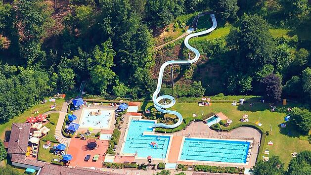 Sommerbad Wirsberg: Riesenrutsche und Sternek&uuml;che im Freibad