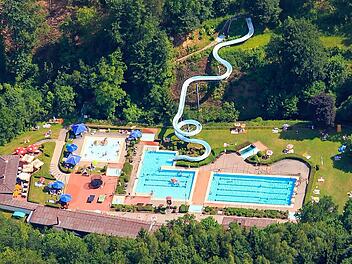 Sommerbad Wirsberg: Riesenrutsche und Sternek&uuml;che im Freibad