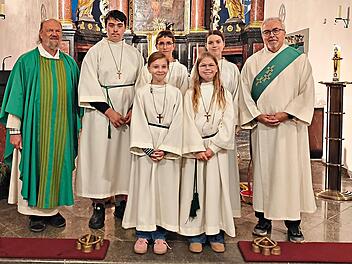 Unser Bild zeigt die Ministranteneinf&uuml;hrung in der Hausener Heilig-Kreuz-Kirche.Florian Heuring