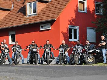 Die Mitglieder von Hangmen (hier ein Teil der Gruppe) freuen sich auf ihr Geburtstagsfest am Kleinwenkheimer Gock, bei dem jeder mitfeiern darf. Foto: Daniel Wiener
