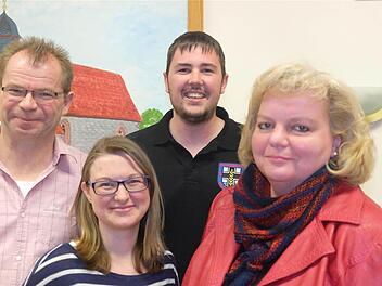 Der aktuelle Vorstand der Eschenbacher Musikanten (von links): Vorsitzender Thomas Reuter, Schriftführerin Luise Marx, stellvertretender Vorsitzender Julian Schneider und Schatzmeisterin Petra Bogner. Es fehlt 3. Vorsitzender Réne Beckmann. Foto: Gerd Schaar