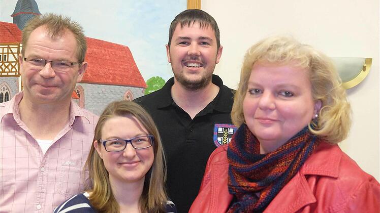 Der aktuelle Vorstand der Eschenbacher Musikanten (von links): Vorsitzender Thomas Reuter, Schriftführerin Luise Marx, stellvertretender Vorsitzender Julian Schneider und Schatzmeisterin Petra Bogner. Es fehlt 3. Vorsitzender Réne Beckmann. Foto: Gerd Schaar