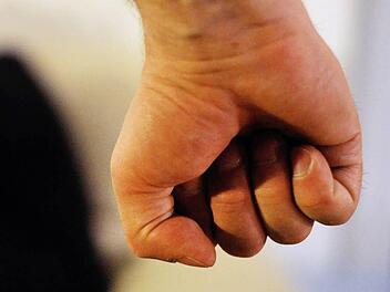 In Höchstadt ist es nahe der Asylunterkunft im Lappacher Weg zu einem Übergriff auf einen Flüchtling gekommen. Der 23-jährige Äthiopier wurde mit einem Faustschlag im Gesicht verletzt. Die Polizei geht von einer fremdenfeindlichen Tat aus. Foto: Symbolbild
