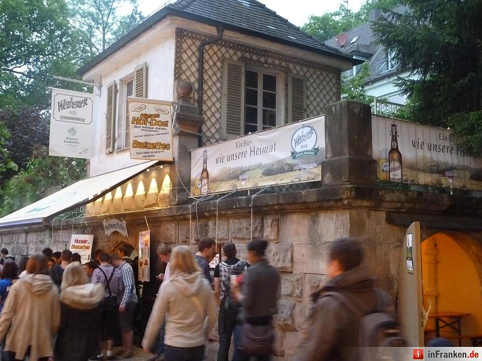 Bekannt für seine große Bierauswahl: Rauch- und diverse andere Gerstensäfte locken jährlich tausende Besucher auf den Goldmann Keller.