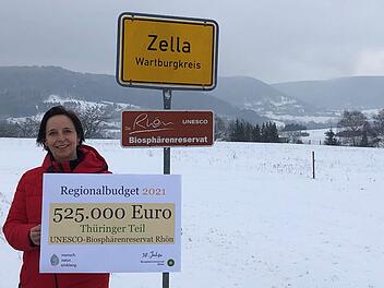 Ulrike Schade, Leiterin der Th&uuml;ringer Verwaltung des Unesco-Biosph&auml;renreservats Rh&ouml;n, freut sich &uuml;ber die gro&szlig;z&uuml;gige F&ouml;rderung durch das Th&uuml;ringer Umweltministerium. Sie ber&auml;t die Kommunen zu m&ouml;glichen Projekten. Foto: Frank Riedel