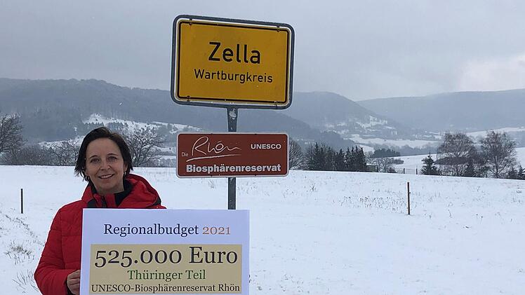 Ulrike Schade, Leiterin der Th&uuml;ringer Verwaltung des Unesco-Biosph&auml;renreservats Rh&ouml;n, freut sich &uuml;ber die gro&szlig;z&uuml;gige F&ouml;rderung durch das Th&uuml;ringer Umweltministerium. Sie ber&auml;t die Kommunen zu m&ouml;glichen Projekten. Foto: Frank Riedel