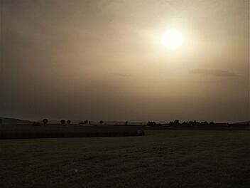 Franken-Wetter: &Uuml;berraschender Saharastaub wirkt sich auf Prognose aus - Experte gibt Update