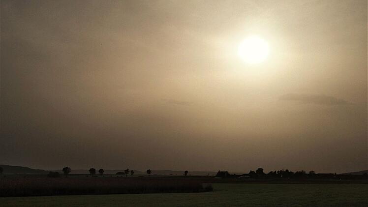 Franken-Wetter: &Uuml;berraschender Saharastaub wirkt sich auf Prognose aus - Experte gibt Update
