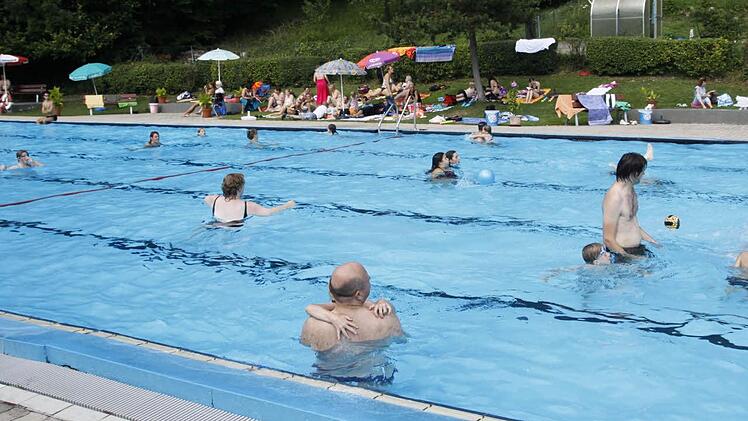 Das Egloffsteiner Freibad öffnet am Samstag, 18. Mai, seine Pforten. Foto: Löwisch