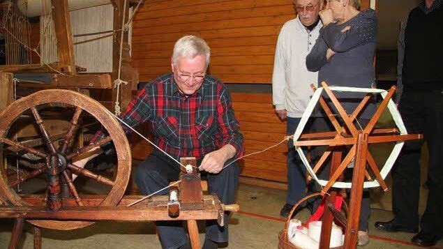 Ludwig Beck zeigte, wie man die "Spulla" aufwickelt - und hatte die Zuschauer auf seiner Seite.