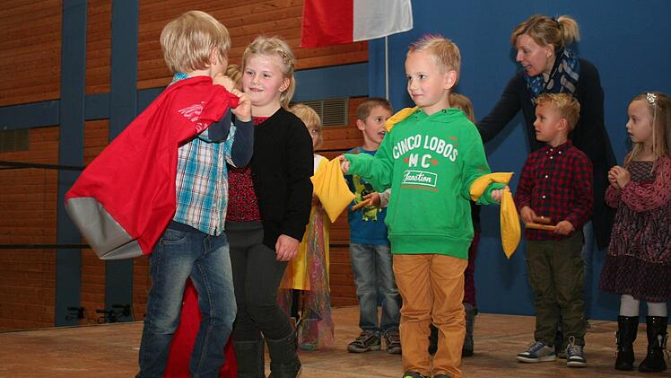 Spannenlanger Hansel, nudeldicke Dirn - Singspiel des Höchstadter Kindergartens Sankt Michael