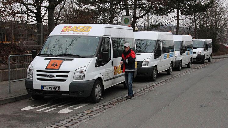 Der Arbeiter-Samariter-Bund will für die Fahrten zur Pestalozzischule mehr Geld .  Foto: Josef Hofbauer