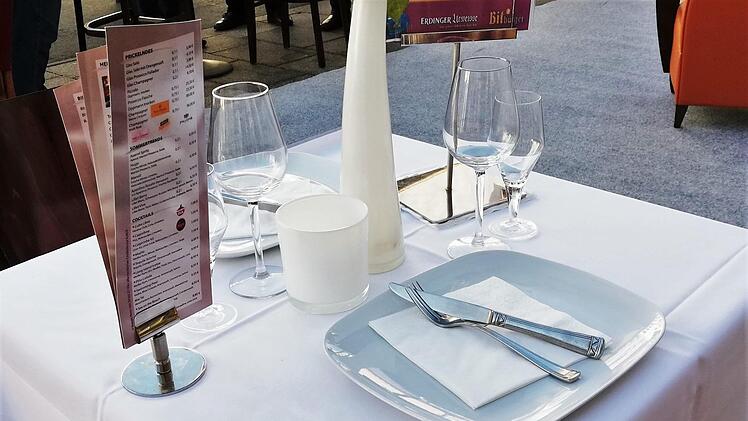 Seit November blieben die Tische der Restaurants schon zum zweiten Mal leer.