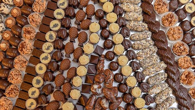 Milchschokolade verkauft sich besser derzeit besser als raffinierte Pralinen. Foto: Patrick Pleul, dpa
