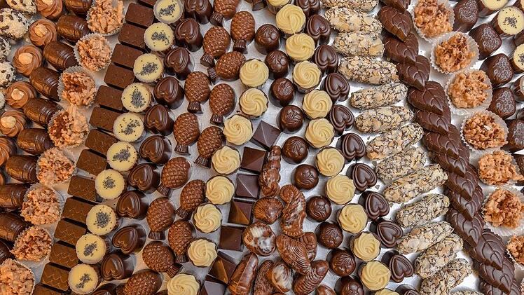 Milchschokolade verkauft sich besser derzeit besser als raffinierte Pralinen. Foto: Patrick Pleul, dpa