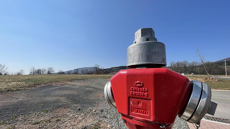 Das Neubaugebiet Oberer Kapellenweg in Wildflecken wird aufgrund der großen Nachfrage nach Bauplätzen erweitert. Der Marktgemeinderat vergab entsprechenden Auftrag an die Firma Väth aus Oberbach. Foto Sebastian Schmitt