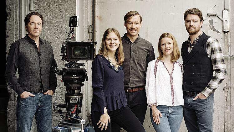 2018 spielte Karoline Schuch (zweite von rechts) eine der Hauptrollen im Thriller "Ballon" abh&auml;ngen von Regisseur Michael "Bully" Herbig" (links).