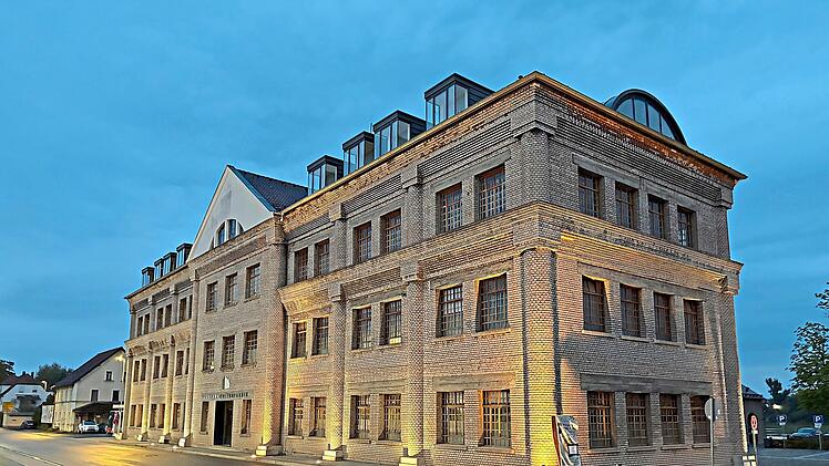Einst Pinsel- und dann lange Jahre Schuhfabrik. Der Industriebau in H&ouml;chstadt wurde ab 2005 in die Fortuna Kulturfabrik verwandelt.