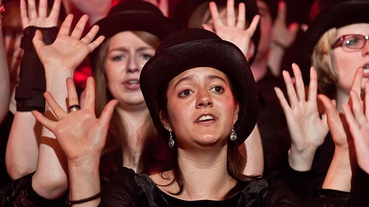 Mitreißende Freude am Gesang: die "Klangfänger" beim Auftritt in der Coburger Salvatorkirche. Fotos: Jochen Berger