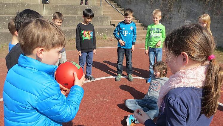 Wenn es das Wetter zulässt, können die Kinder im Außenbereich spielen.   Foto: Doris Bauer