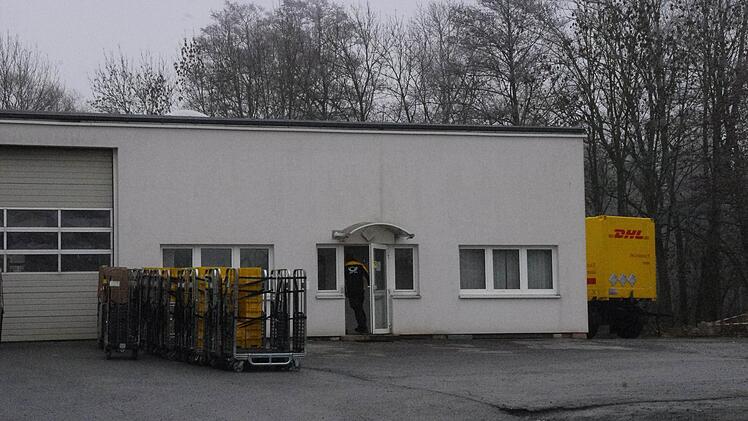 In diese Postfiliale in der Kronacher Industriestraße wurde eingebrochen.  Foto: Marco Meißner