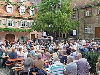 Die Fahrtteilnehmer in Sulzfeld. Foto: Gräf
