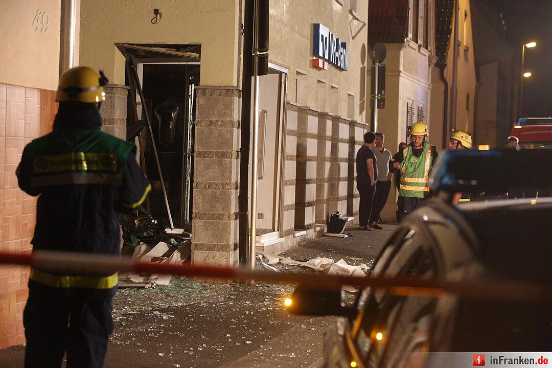 Unbekannte sprengen Geldautomat im Kreis Schweinfurt – Großfahndung läuft