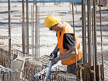 Facharbeiter in der Bauwirtschaft zu finden, wird laut einer aktuellen Statistik immer schwieriger. Foto: IG BAU