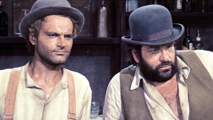 Gemeinsam wurden Terence Hill (links) und Bud Spencer zu Superstars, vor allem dank humoriger und pr&uuml;gellastiger Italo-Western und Buddy-Movies. Heute hat sich Hill weitgehend aus dem Filmgesch&auml;ft zur&uuml;ckgezogen.