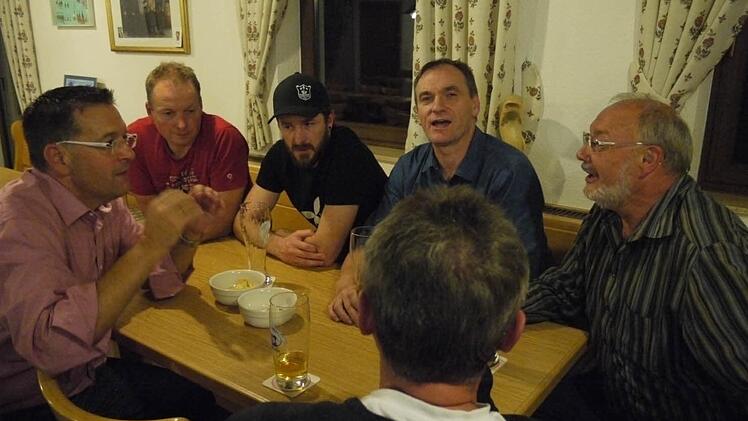 Diskussionen um Bauplätze beherrschten die Bürgerversammlung in Aisch. Foto: Pauline Lindner